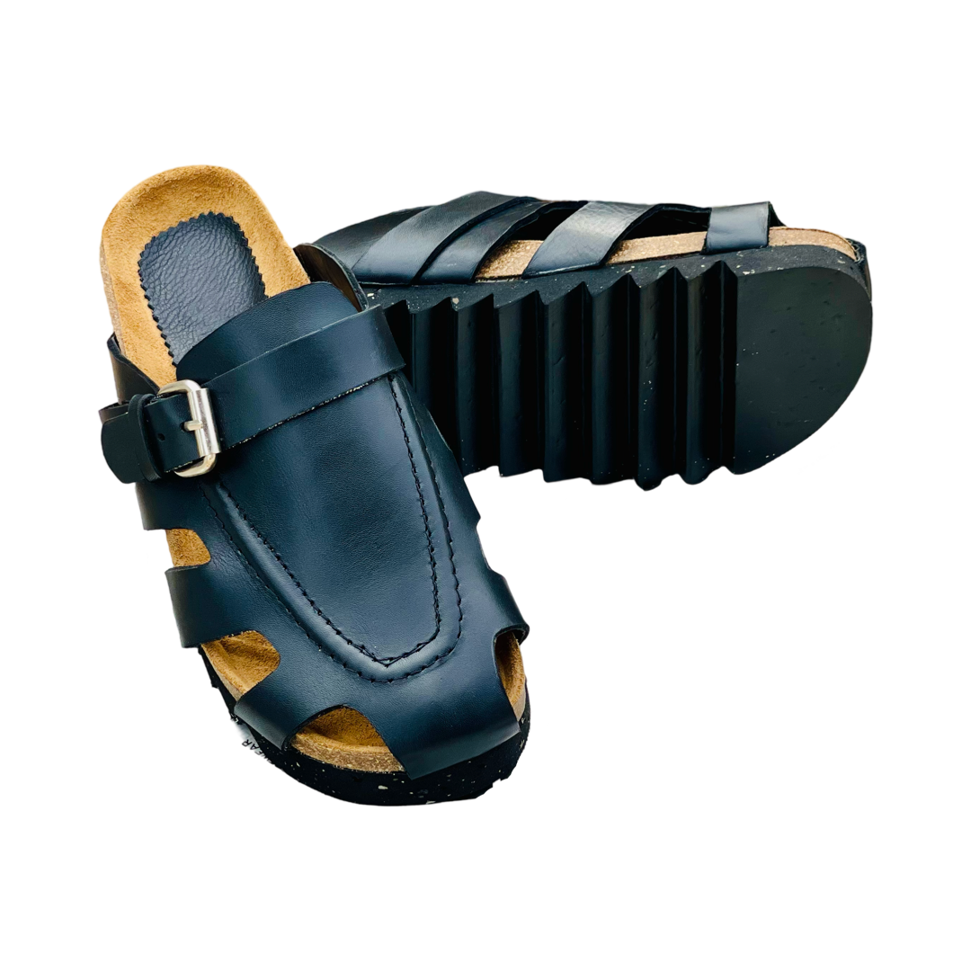 Webclog shoe and tread sole